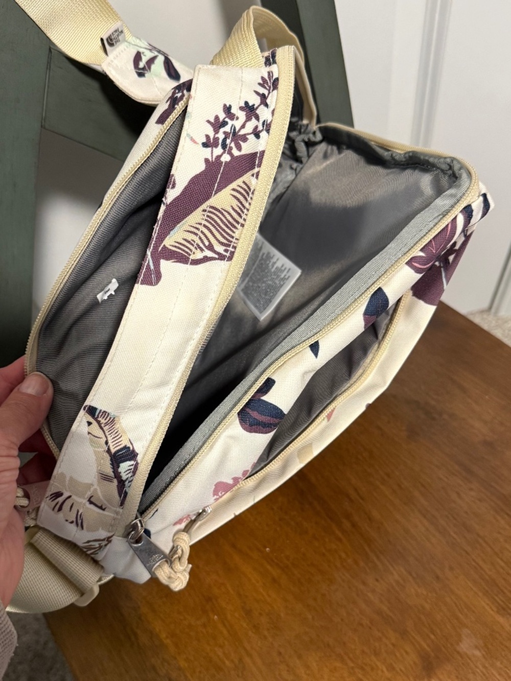 The North Face Crossbody Bag - Picture 4 of 5